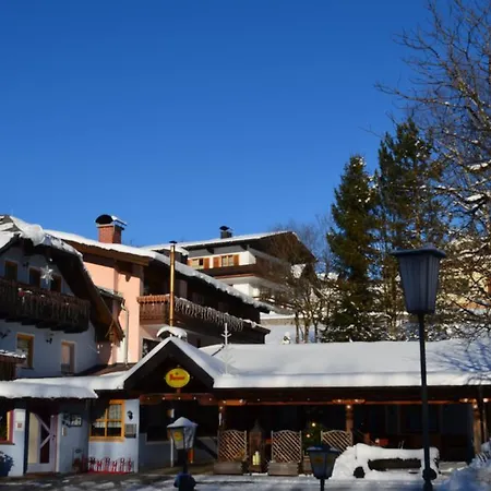 Alpengasthof Dollerhof アプテナウ