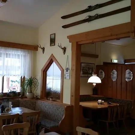 Alpengasthof Dollerhof ゲストハウス