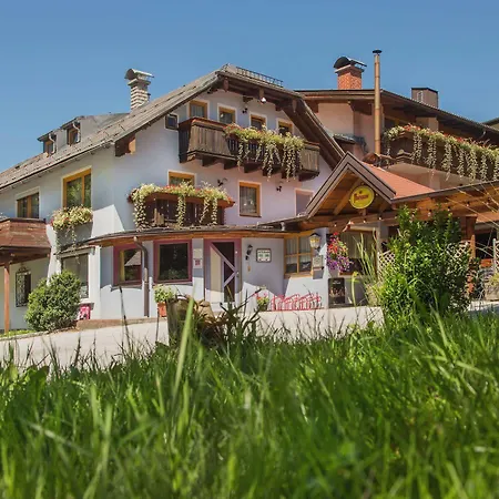 Alpengasthof Dollerhof ゲストハウス